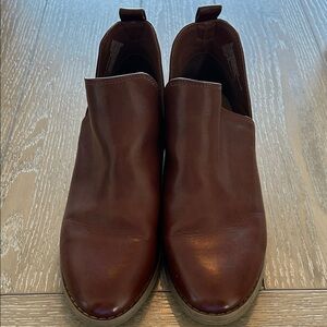 Women’s Universal Thread Brown Ankle Booties Size 6.5